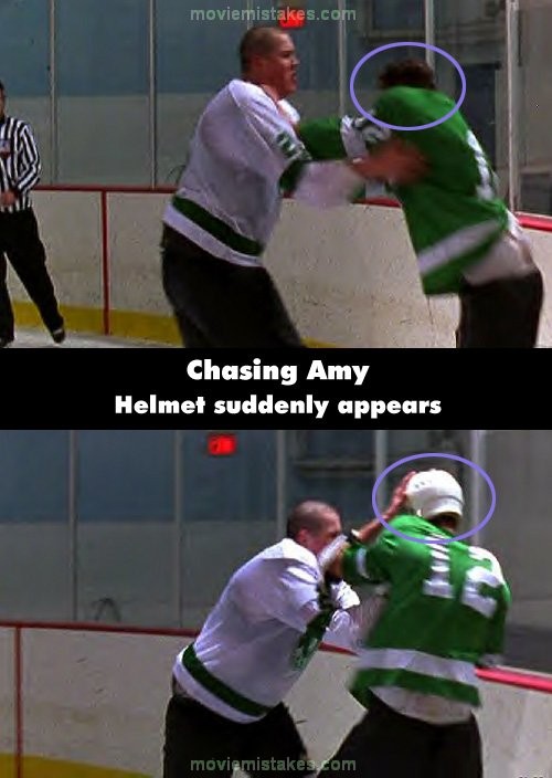 Phim Chasing Amy, cầu thủ mang số 12 lúc thì đội mũ bảo hiểm, lúc lại không trong một trận đấu hockey